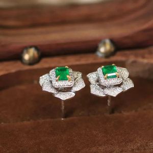 Xinfly18K Gold Flower Shape 0.4ct Natural Diamond Earrings Vivid Green 0.6ct Natural <b>Emerald</b> <b>Studs</b> for Wedding Party Trendy Gift - Product Image 2