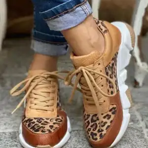 Новые кроссовки на толстой подошве с круглым носком и низким верхом с леопардовым принтом женские кроссовки большого размера со шнуровкой