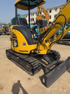 Mini-excavatrice Komatsu PC30 d'occasion 3 tonnes 0.09m Moteur à godet Moteur Pompe boîte de vitesses - Product Image 3