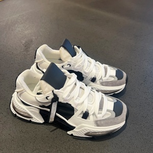 รองเท้าเดินแบบผูกเชือก ดีไซน์หรูหรา สำหรับผู้หญิงและผู้ชาย หน้าผ้า PU รองเท้าผ้าใบสำหรับฤดูร้อนและฤดูหนาว ขายส่ง รองเท้าแบรนด์ผู้ชาย - Product Image 2