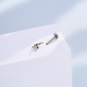 Toposh Piercing Labret in Titanio ASTM F136 con Zircone a Fondo Piatto e Filettatura Interna per Labbra, Cartilagine e Orecchie - Gioielli per Piercing Corpo - Product Image 4