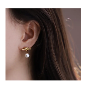 Pendientes de tuerca de perlas de acero inoxidable minimalistas chapados en oro de 18 quilates de nuevo diseño de calidad superior joyería Vintage elegante para regalo de mujer - Product Image 4