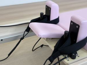 Cama de Pilates Reformer Rosa de Alta Gama, Estética y de Lujo para Mujer, con Logotipo Personalizado OEM, para Entrenamiento en Estudio de Yoga - Product Image 5