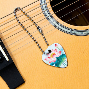 Plettro per Chitarra Personalizzato Qualisub in Lega di Alluminio da 1mm, Stampa a Sublimazione <span class=keywords><strong>Termica</strong></span> su Due Lati, 1.1x1.25 Pollici con Catena - Product Image 3