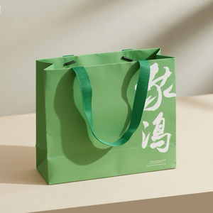 Bán buôn sang trọng có thể gập lại tùy chỉnh giấy tráng Túi mua sắm quà tặng với tay cầm dập nổi có thể tái chế - Product Image 2