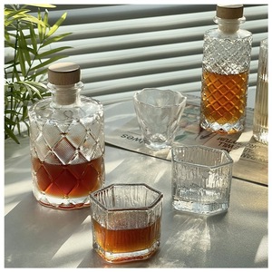 Bouteille cylindrique en verre givré de luxe personnalisée, gravure à l'acide, bouchon en liège pour vin de fruits, liqueur, <span class=keywords><strong>gin</strong></span>, tequila, brandy 150ml/200ml - Product Image 2