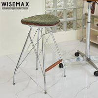 WISEMAX FURNITURE Tabouret de bar design vintage pour comptoir de cuisine Siège en bois massif en tissu Chaise haute de bar avec repose-pieds pour restaurant