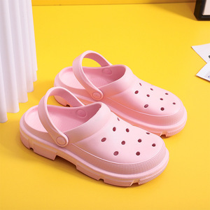 Chaussures sabots de jardin pour dames Sandales d'extérieur à semelle souple d'intérieur Sandales pour adultes Chaussures sabots EVA respirantes Pantoufles pour femmes - Product Image 1