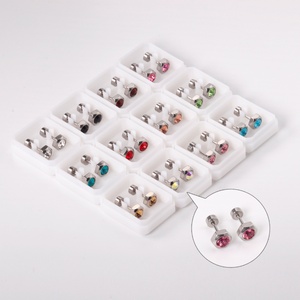 Nouvelles boucles d'oreilles triangulaires en zircon multicolores, type boucles d'oreilles pour femmes, ensembles de boucles d'oreilles en vente - Product Image 4