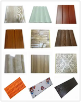 Panneau de plafond en PVC laminé brillant, ignifuge, insonorisant, imperméable, avec grille de plafond pour appartement moderne, salle de sport extérieure