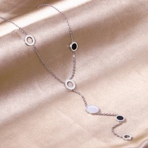 Collares con Colgantes Triangulares Minimalistas 2025, Joyería Chapada en Oro de 18k, Collar de Moda para Mujer, Collares con Colgantes de Acero Inoxidable - Product Image 6