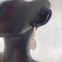 Pendientes Elegantes y Asequibles de Latón Chapado en Oro con Circonita Cúbica y Perla de Plástico para Mujer, Ideales para Fiestas y Bodas