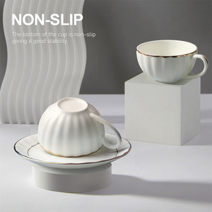 أكواب شاي وقهوة بيضاء فاخرة سعة 6 أونصات مع حواف ذهبية، طقم أكواب وصحن كابتشينو من الخزف الصيني سعة 180 مل - Product Image 5