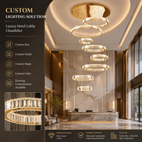 Lustre personnalisé multi-anneaux en cristal K9 avec cadre doré et éclairage LED suspendu pour hôtel, escalier, plafond haut, éclairage de projet
