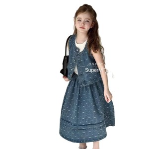 Completo Estivo Floreale in Cotone per Bambine, Set Due Pezzi con Canotta e Gonna in Denim per Età 3-8 Anni, Abbigliamento per Bambini all'Ingrosso - Product Image 5