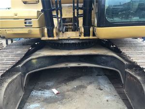 Excavadora de cadenas Caterpillar 325 DL de segunda mano con motor Cummins de 136KW de potencia y 25 toneladas de peso operativo, ideal para construcción. - Product Image 3