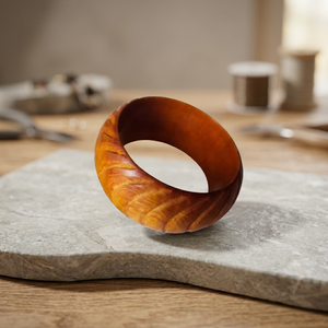 Bracelets en bois poli faits à la main, motifs uniques sculptés, écologiques, durables, pour femmes, vente en gros - Product Image 1