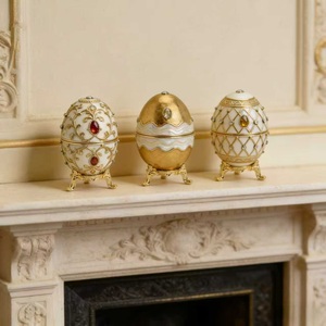 Vente en gros usine : Boîte à bijoux œuf Fabergé en métal plaqué or, ornée de strass colorés, figurine mascotte de Pâques, exquise et élégante - Product Image 3