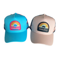Sombrero de cola de caballo alta para mujer Bordado personalizado y etiqueta tejida Ajuste profundo Gorras de camionero de lado de campo de alto perfil