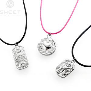 Nouveau à la mode en acier inoxydable 316L <span class=keywords><strong>jésus</strong></span> pendentif collier plaqué or à la main en cuir noir cordon tressé chrétien bijoux cadeau - Product Image 5