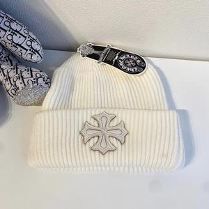 Maßgeschneiderte Modische Herbst Winter Strickmütze Modisches Kreuzstickerei Lederlogo Unisex Warme Beanie Damen Herren - Product Image 3