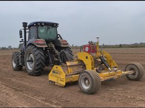 Landwirtschaftliche Geräte Laser- & Satellitengesteuerter Landplanierer Teleskop-Schaufel Hochbelastbare Stahlkonstruktion zur Bodenausgleichung - Product Image 5