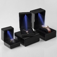 Nieuwe Fashion Custom Logo Gedrukt Lederen Sieraden Led Light Ring Box Verpakking Ketting Armband Hanger Armband Sieraden Dozen