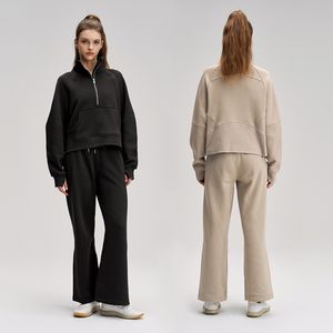 Ensemble de sport doublé polaire : Sweat-shirt zippé à col montant et pantalon de yoga large à cordon de serrage en coton – Ensemble deux pièces - Product Image 4