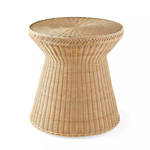 Mesa auxiliar sostenible de ratán natural con borde superior trenzado y tapa de vidrio, ideal para sala de estar o uso como mesita de noche - Product Image 6