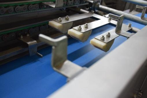 Linea di colata di stampaggio <span class=keywords><strong>per</strong></span> il deposito di <span class=keywords><strong>cioccolato</strong></span> che versa la macchina <span class=keywords><strong>per</strong></span> lo stampaggio del <span class=keywords><strong>cioccolato</strong></span> <span class=keywords><strong>per</strong></span> la fabbrica di <span class=keywords><strong>cioccolato</strong></span> - Product Image 6