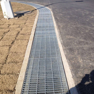 Panneau de grille de canal de drainage de classe B125 Grille de vidange en acier galvanisé extérieur Grille en acier robuste pour allée, garage, cour - Product Image 4