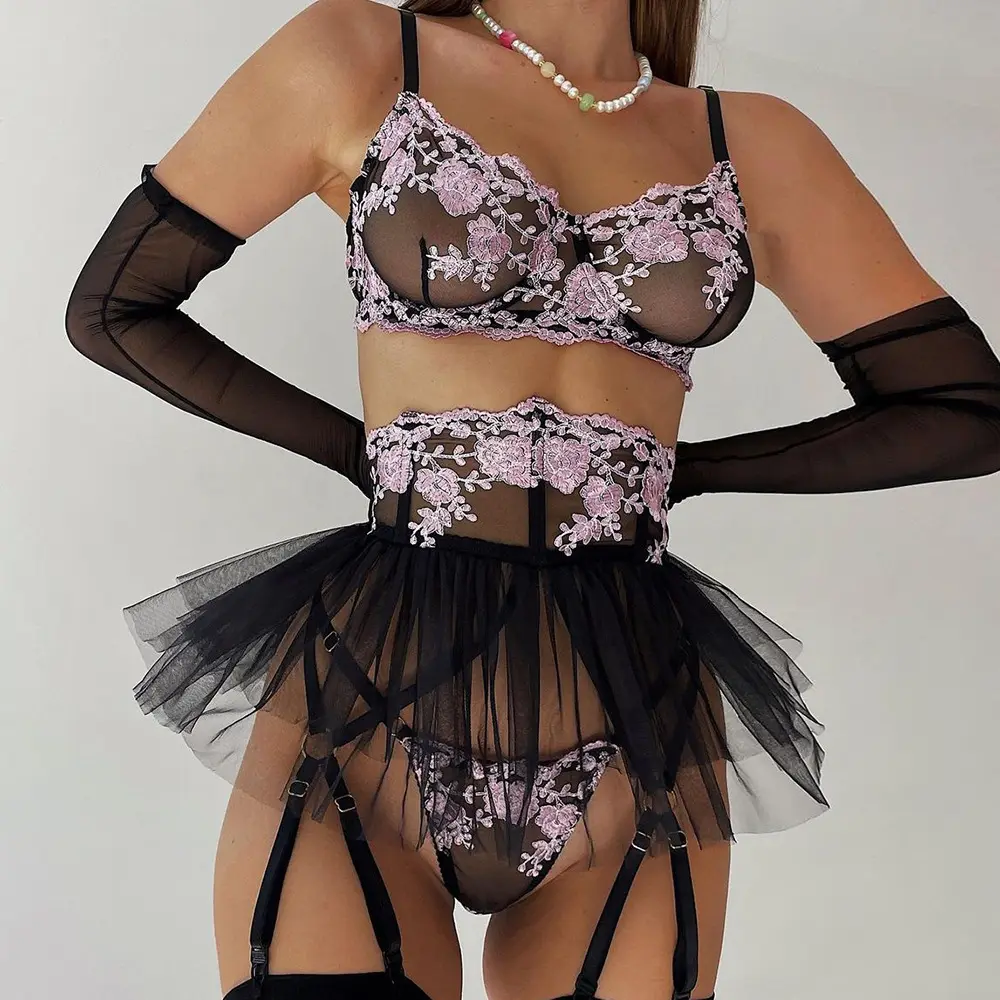 Il nuovo ricamo in rete di Lingerie erotica europea e americana ha colpito i vestiti colorati trasparenti senza seno gonna sexy soffice 3 set
