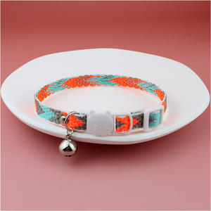 <span class=keywords><strong>Collier</strong></span> de promenade <span class=keywords><strong>pour</strong></span> <span class=keywords><strong>chat</strong></span> en polyester avec clochette, design de flèche fluorescente tricolore, <span class=keywords><strong>collier</strong></span> anti-étranglement, accessoires <span class=keywords><strong>pour</strong></span> animaux de compagnie - Product Image 4