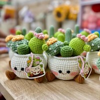 Cactus en crochet fait main dans un pot, cadeaux d'accompagnement émotionnel mignons, décoration de bureau adorable, pour le bonheur et l'énergie positive