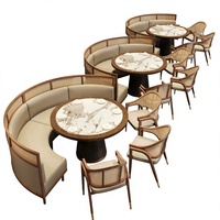 Ensemble table et chaises de restaurant commercial en bois massif et plateau en marbre, style minimaliste moderne, tailles personnalisables pour café-bar