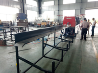 Machine pour fabrication de carreaux de bois