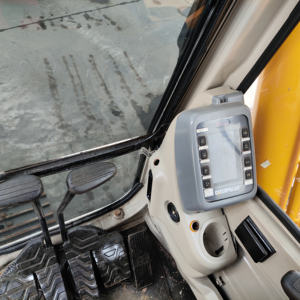 Excavatrice d'occasion Cat 320BL à moteur puissant, très demandée en Afrique - Product Image 6