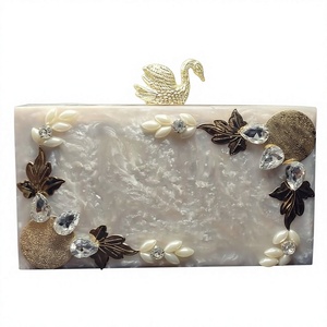 Sac à main en résine fait main au design artistique unique, sac à main élégant et tendance pour femmes et jeunes filles, sac décoratif et original pour les soirées - Product Image 1
