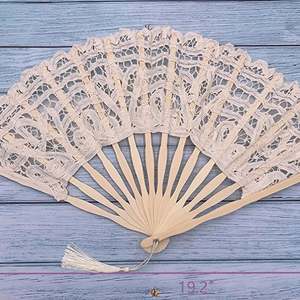 Éventail en dentelle pour femme, élégant, en coton, fait main, style vintage rétro, avec bâtons en bambou et pompons en soie, pour mariage - Product Image 3