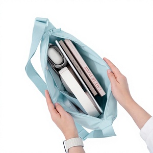 Bolso Bandolera de Nailon con Forma de Dumpling, Diseño Suave, Cierre de Cremallera Impermeable, Forro de Poliéster para Uso Diario, Viajes y Actividades al Aire Libre - Product Image 4
