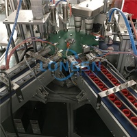 Machine d'insertion d'assemblage de capsulage de bouchon de bec en plastique automatisé