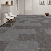 Le tapis en nylon couvre de tuiles 50x50 de support commercial de PE de bureau tuiles qui respecte l'environnement de tapis pour le bureau commercial