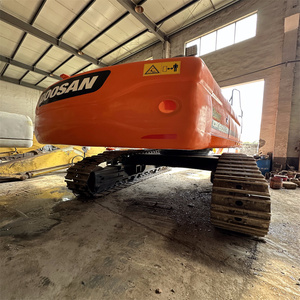 Excavatrice sur chenilles d'occasion Doosan DX500LC-9 C à vendre à bas prix, mettant l'accent sur les composants essentiels : moteur et propulseur - Product Image 5