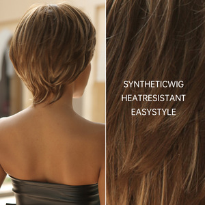 Peluca <span class=keywords><strong>de</strong></span> pelo sintético <span class=keywords><strong>de</strong></span> corte pixie <span class=keywords><strong>de</strong></span> capas cortas <span class=keywords><strong>de</strong></span> 6 pulgadas con flequillo pelucas <span class=keywords><strong>de</strong></span> cuero cabelludo simulado <span class=keywords><strong>de</strong></span> alta temperatura marrón sin pegamento para <span class=keywords><strong>mujer</strong></span> - Product Image 4