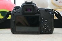 Appareil photo reflex numérique d'occasion pas cher EOS 77D 24,2MP APS-C CMOS de milieu de gamme, batterie au lithium, carte SD, vidéo Full HD, prise de vue en rafale 6fps