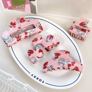 Pinza de Pelo <span class=keywords><strong>Ume</strong></span> OEM 2026 Personalizada con Diseño de Corazón Cuadrado Dulce, Estampado de Dibujos Animados de Niña, Media Luna Hueca de PVC, Pinza de Pelo Moderna para Uso Diario - Product Image 2