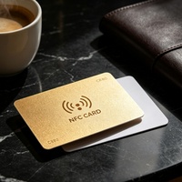 Carte magnétique en PVC personnalisée avec code QR, impression offset feuille d'or premium pour programme de fidélité VIP et salons de beauté