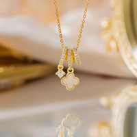 Collier transfrontalier en cuivre serti de zircon, motif trèfle et coquillage, chaîne de pull pour femme, luxe léger haut de gamme, minimaliste et polyvalente, motif floral
