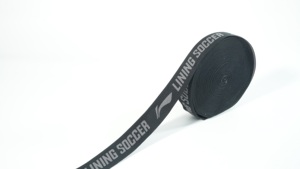 Bande élastique noire de marque premium avec logo personnalisé pour vêtements de sport ou bandeaux - Product Image 2