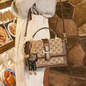 حقيبة كتف نسائية صغيرة بتصميم عصري على الطراز الكوري مع سلسلة وسحاب، متعددة الاستخدامات ومصنوعة من البوليستر - Product Image 4